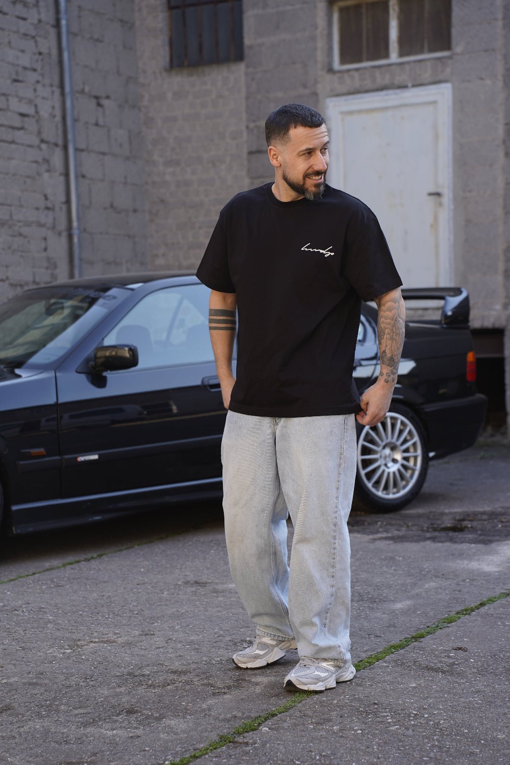 MK ONE V4 Shirt – Premium T-Shirt Schwarz - HOW DEEP